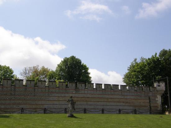 LE CHATEAU DE L'ILE BOUCHARD (37)