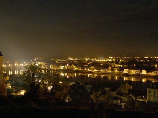 LE CHATEAU ET LA VILLE DE SAUMUR ILLUMINES