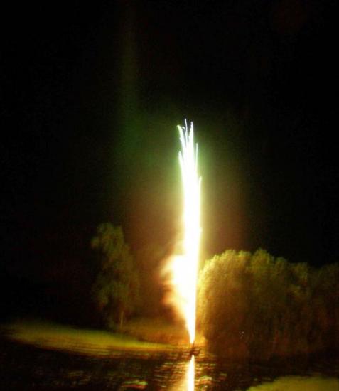 UN FEU D'ARTIFICE DU 13 JUILLET EN SAUMUROIS