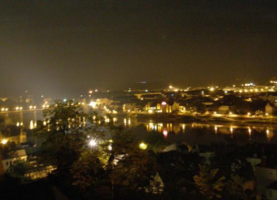 LE CHATEAU ET LA VILLE DE SAUMUR ILLUMINES