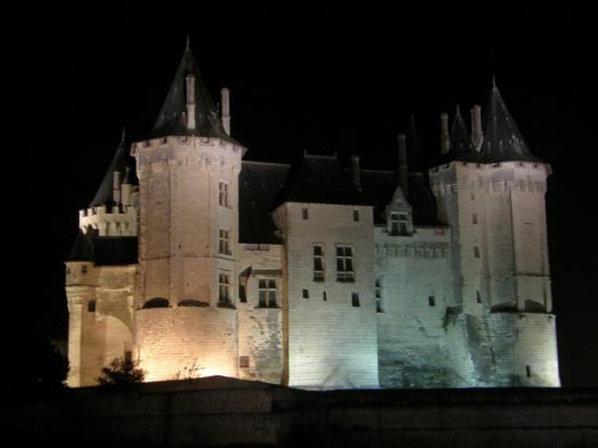 LE CHATEAU ET LA VILLE DE SAUMUR ILLUMINES