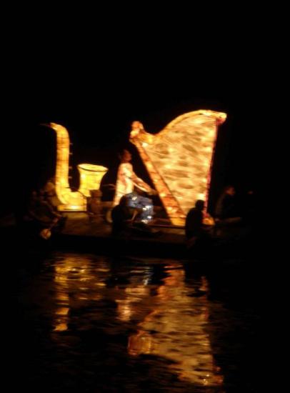 DEFILE DE BATEAUX FLEURIS EN SAUMUROIS