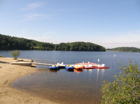 AU BORD DU LAC DE LASTIOULLE (15)