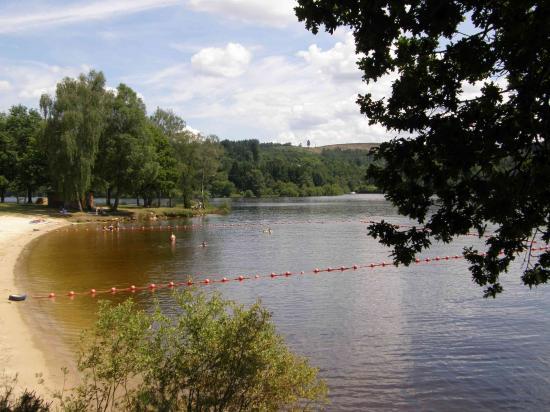 AU BORD DU LAC DE VASSIVIERE (87)
