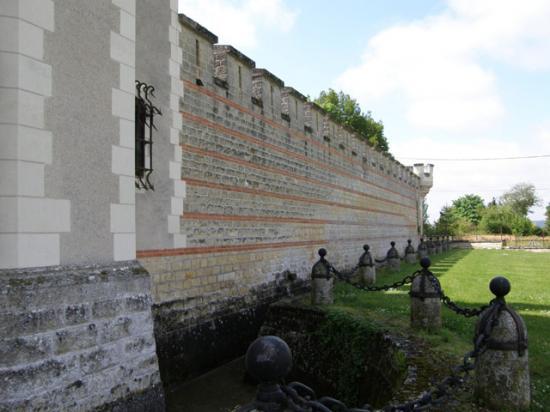 LE CHATEAU DE L'ILE BOUCHARD (37)