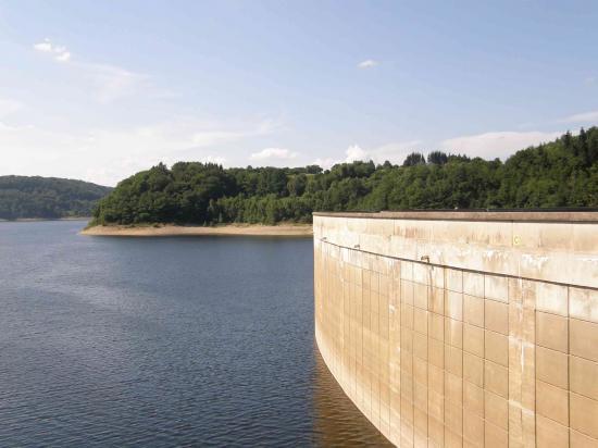 LE BARRAGE DE BORT-LES-ORGUES (19)