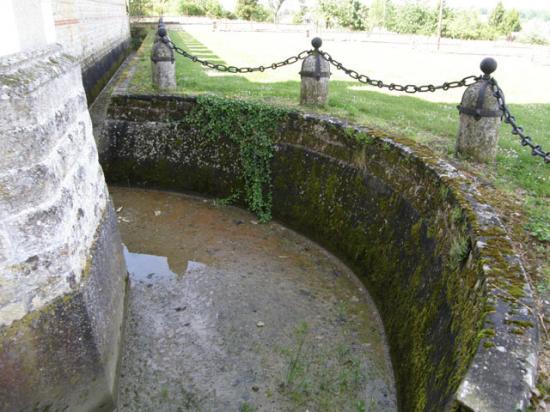 LE CHATEAU DE L'ILE BOUCHARD (37)